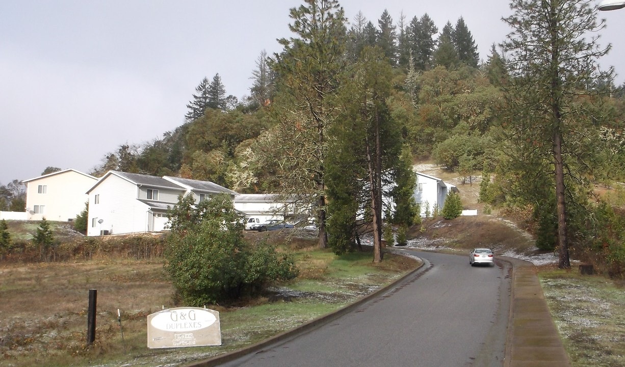 320 Maylea Pl in Canyonville, OR - Building Photo