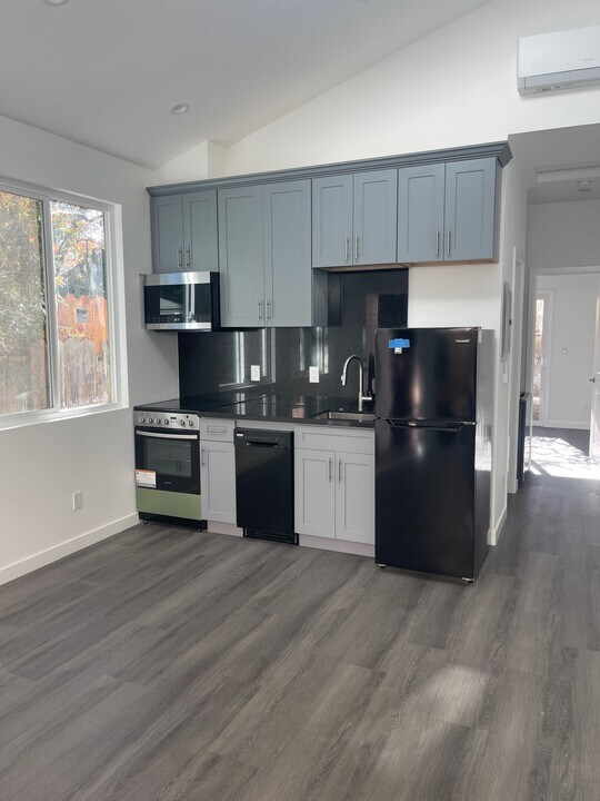 2088 Yale St in Palo Alto, CA - Building Photo