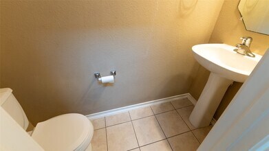 16610 Newglen Ln in Houston, TX - Building Photo - Building Photo