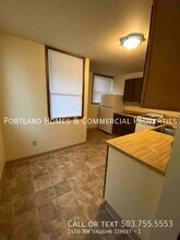 2456 NW Vaughn St-Unit -1 in Portland, OR - Building Photo - Building Photo