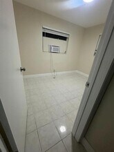 7371 NW 37th St, Unit 4 in Hollywood, FL - Building Photo - Building Photo