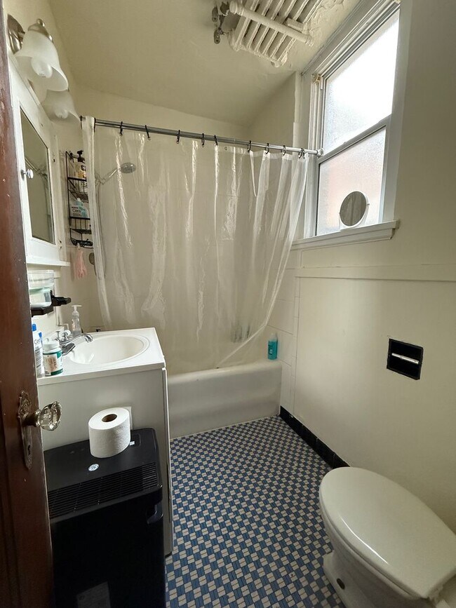 2806 Xerxes Ave S in Minneapolis, MN - Building Photo - Interior Photo