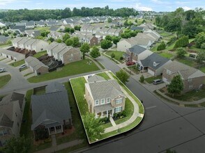 1300 Riverbirch Way in Nashville, TN - Building Photo - Building Photo