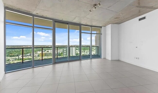 3301 NE 1st Ave, Unit H2409 in Miami, FL - Building Photo - Building Photo
