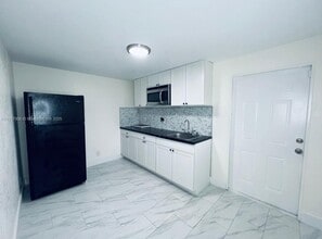 5600 SW 38th St in West Park, FL - Building Photo - Building Photo