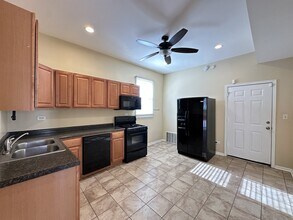 2028 N Hamlin Ave, Unit J09W in Chicago, IL - Building Photo - Building Photo