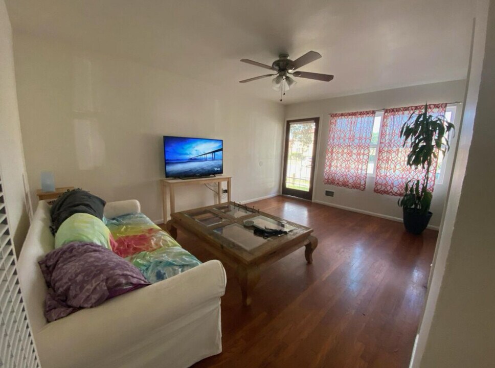 4517 Illinois St in San Diego, CA - Foto de edificio