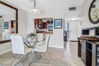 805 River Point Dr in Naples, FL - Foto de edificio - Building Photo