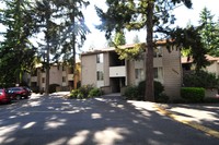 Parkwood Apartments in Lynnwood, WA - Foto de edificio - Building Photo