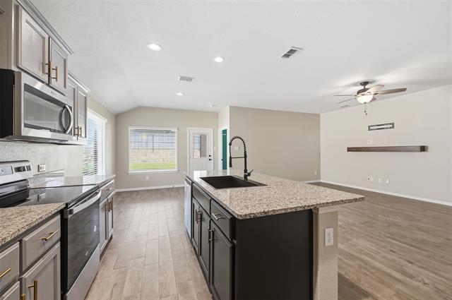 405 Houndstooth Dr in Fort Worth, TX - Building Photo - Building Photo