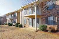 Athens Park Apartments in Athens, AL - Foto de edificio - Building Photo