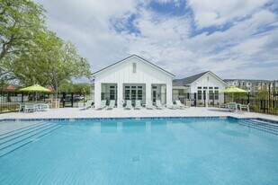 Madison Palms in Jacksonville, FL - Building Photo