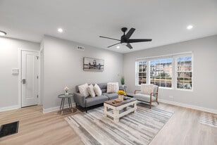 1001 W Howard St in Evanston, IL - Building Photo