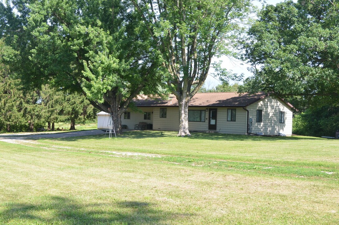 1525 Indian Ave in Tipton, IA - Building Photo