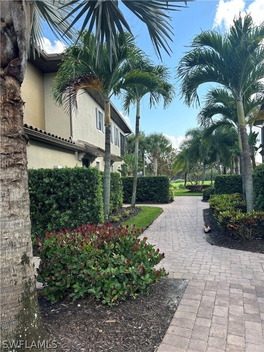 8756 Bellano Ct in Naples, FL - Building Photo