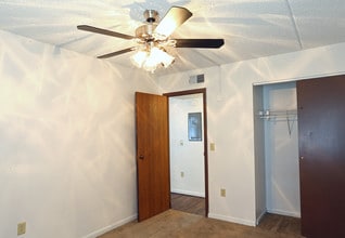 Bonny Apartments in Lakeland, FL - Building Photo - Interior Photo