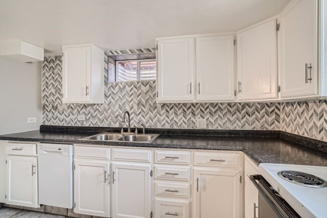 4020 S Bannock St in Englewood, CO - Building Photo - Building Photo