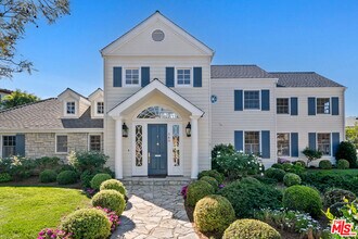 360 Alma Real Dr in Los Angeles, CA - Building Photo - Building Photo