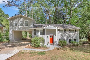 544 Oakside Dr SW in Atlanta, GA - Building Photo
