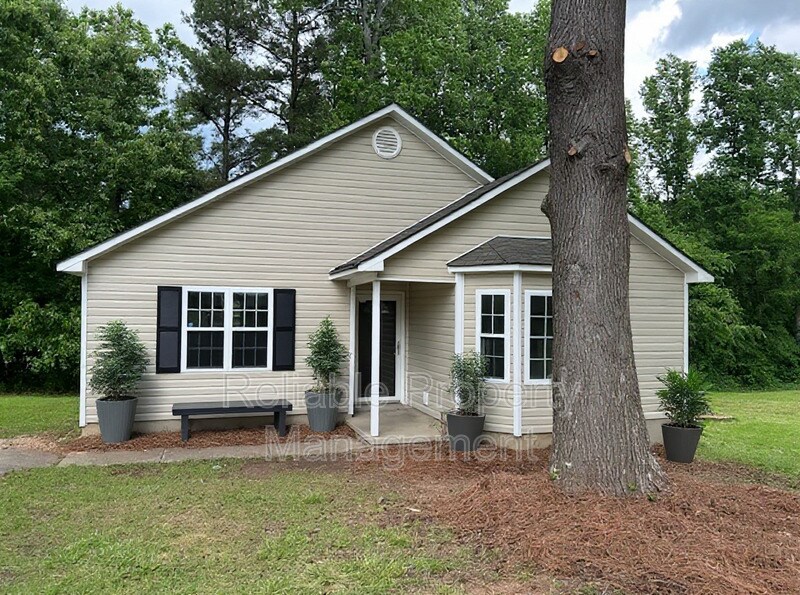 284 Irvan St in Clayton, NC - Building Photo