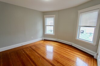 15 Elder St, Unit 1 in Boston, MA - Building Photo - Building Photo