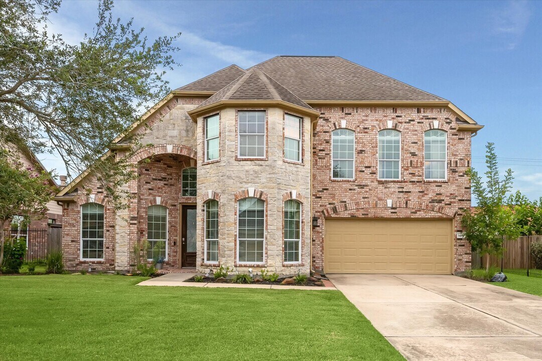 1483 Allison St in Alvin, TX - Foto de edificio