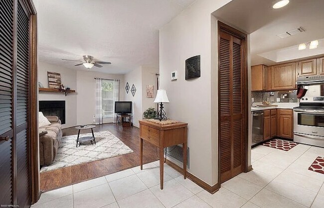 8079 Village Gate Ct in Jacksonville, FL - Building Photo - Building Photo