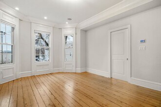 703 E 4th St, Unit 2 in Boston, MA - Building Photo - Building Photo