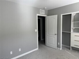 12457 Loggeta Way in Las Vegas, NV - Building Photo