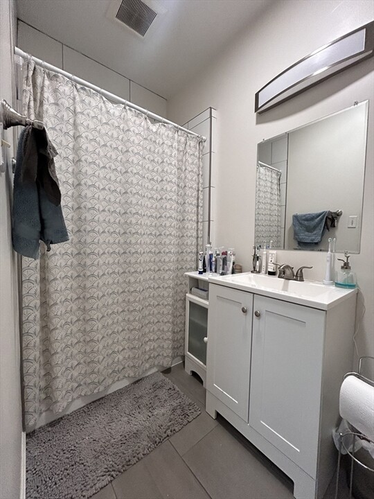 277 Highland Ave, Unit 3-bed 1-bath in Somerville, MA - Building Photo