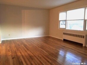 73 Elizabeth St in Floral Park, NY - Building Photo - Building Photo