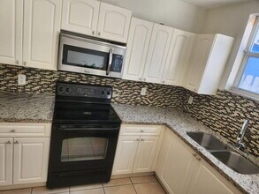 8199 W 36th Ave in Hialeah, FL - Building Photo - Building Photo