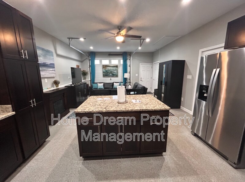 1401 Bragg Rd in Fredericksburg, VA - Foto de edificio