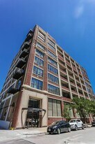 320 E 21st St in Chicago, IL - Building Photo