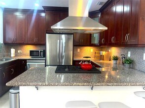 10825 Peachtree Dr in Miami, FL - Building Photo - Building Photo