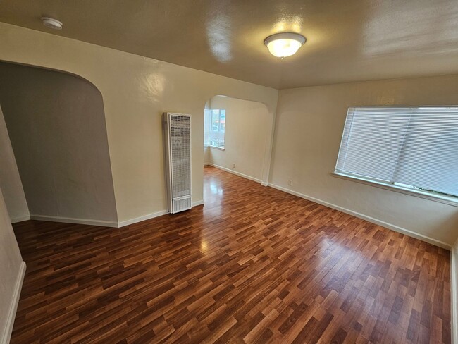 2351 88th Ave in Oakland, CA - Foto de edificio - Building Photo