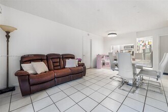 9724 Hammocks Blvd in Miami, FL - Building Photo - Building Photo