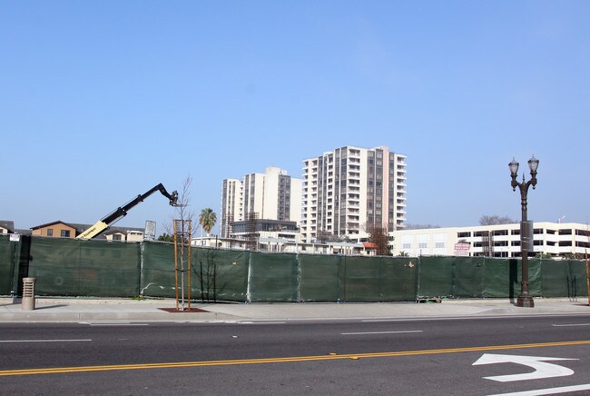 633 N Central Ave in Glendale, CA - Building Photo - Building Photo