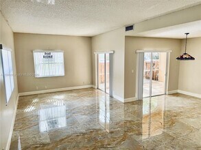 549 Racquet Club Rd in Weston, FL - Building Photo - Building Photo