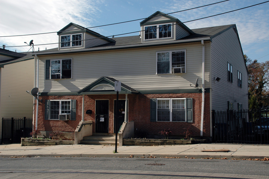 4923 Chester Ave in Philadelphia, PA - Building Photo