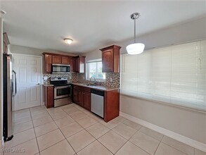 218 SW 46th Terrace in Cape Coral, FL - Foto de edificio - Building Photo