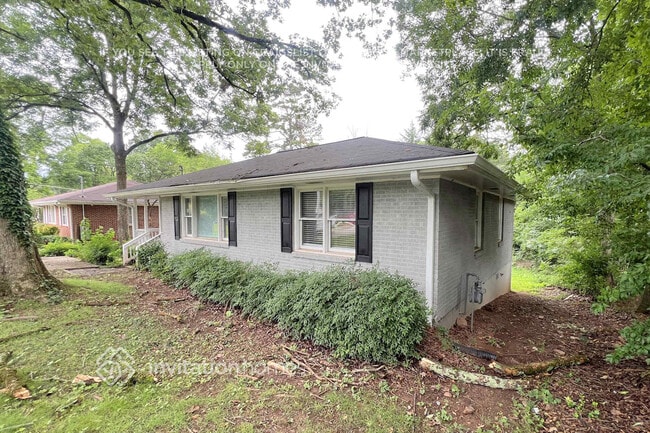 4802 Glenwood Rd, Unit Garage in Decatur, GA - Building Photo - Building Photo