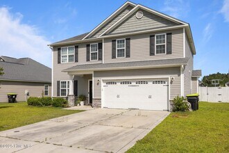 841 Dynasty Dr in Jacksonville, NC - Building Photo - Building Photo