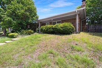 2800 Shady Grove Dr in Bedford, TX - Building Photo - Building Photo
