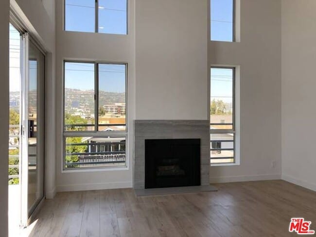 301 S Swall Dr in Los Angeles, CA - Building Photo - Building Photo