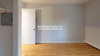 19 Central St, Unit 4 in Somerville, MA - Foto de edificio - Building Photo