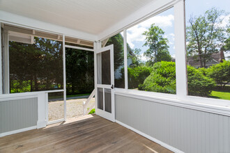 28 Woodside Ave in Westport, CT - Building Photo - Building Photo
