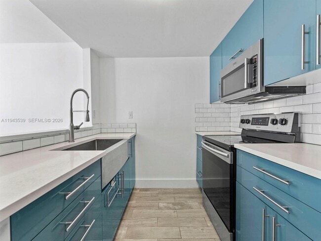 4560 SW 68th Ct Cir in Miami, FL - Building Photo - Building Photo