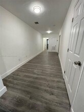 327 NE 55th St-Unit -TWO in Miami, FL - Building Photo - Building Photo