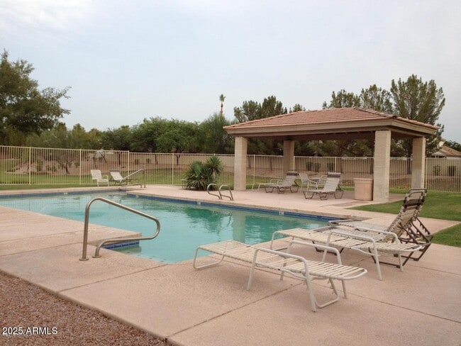 81 S Criss Pl in Chandler, AZ - Foto de edificio - Building Photo